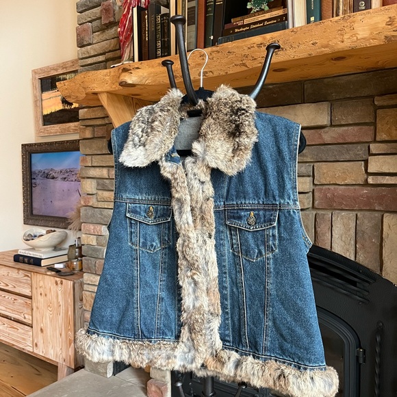 Denim vest with real rabbit fur collar - women’s - Picture 2 of 5